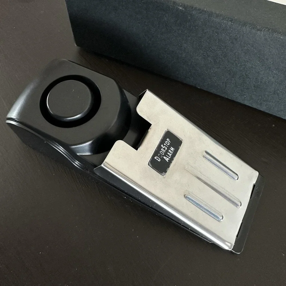 NEW Damsel‎ In Distress Women's Alarm Alert Doorstop Break In Prevention Battery